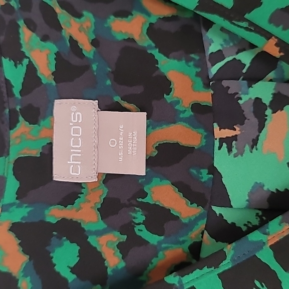 Chico's Animal Print V-Neck Top - Picture 4 of 5